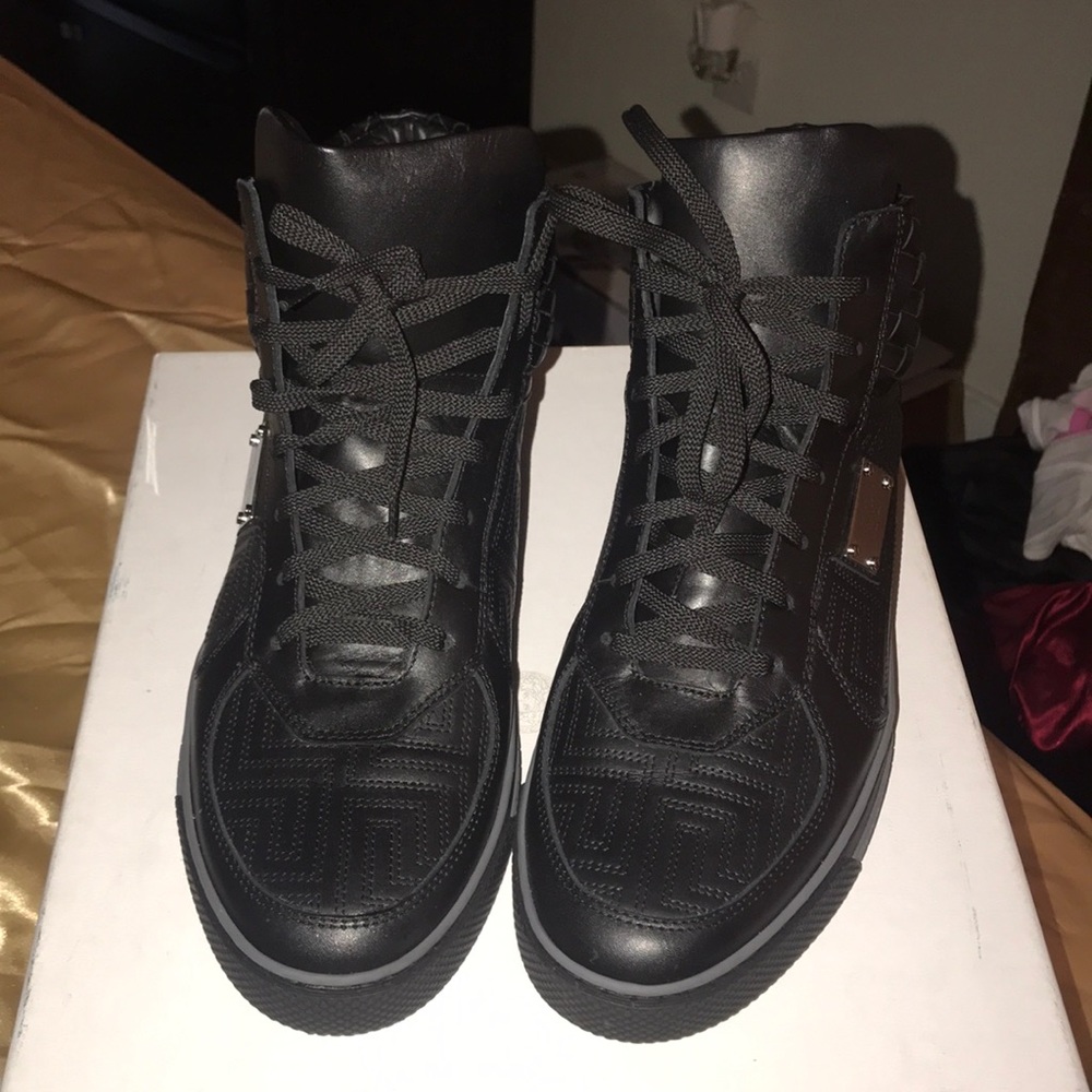 MENS SIZE 41 VERSACE SPORT SHOE